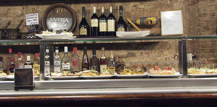 Pinchos frios en la barra